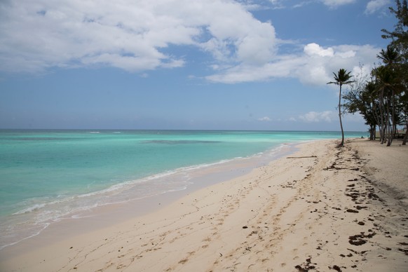 epa08354388 View of Bavaro beach in Punta Cana, Dominican Republic, 09 April 2020. The Dominican Government has warned that trips to the interior of the country are &#039;strictly prohibited&#039; dur ...