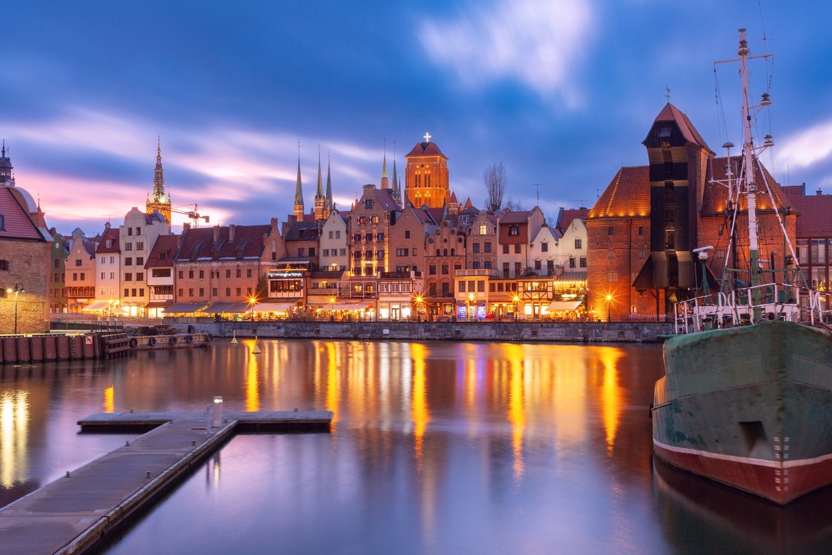Historic waterfront houses and illuminated church towers in the old town of Gdansk Poland at night Copyright: xkavalenkavax Panthermedia100711620.jpg