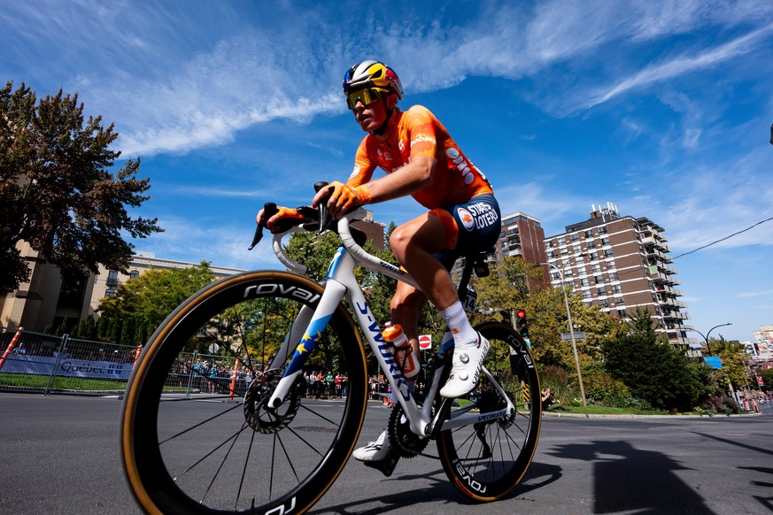 Demi Vollering, of the Netherlands, competes in the women's elite road race at the UCI Road World Championships cycling event in Montreal, Saturday, Sept. 26, 2026. (Christopher Katsarov/The Cana ...