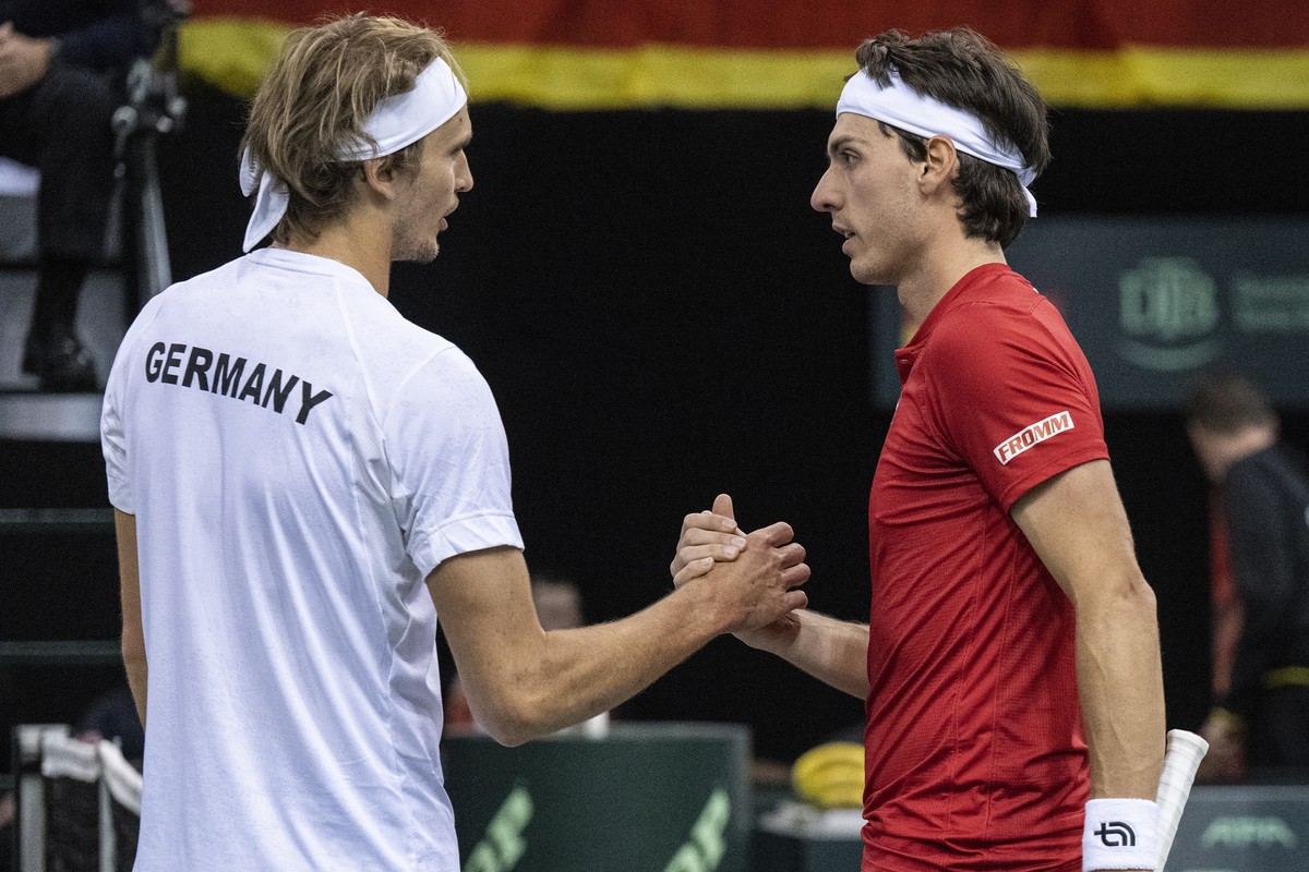 epa10447591 Switzerland's Marc-Andrea Huesler (R) celebrates his victory against Germany's Alexander Zverev during their Tennis Davis Cup qualifiers match for the 2023 group stage between Ge ...
