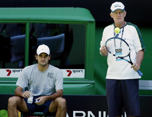 Einer von vielen Australischen Trainern Roger Federers: Tony Roche 2005.