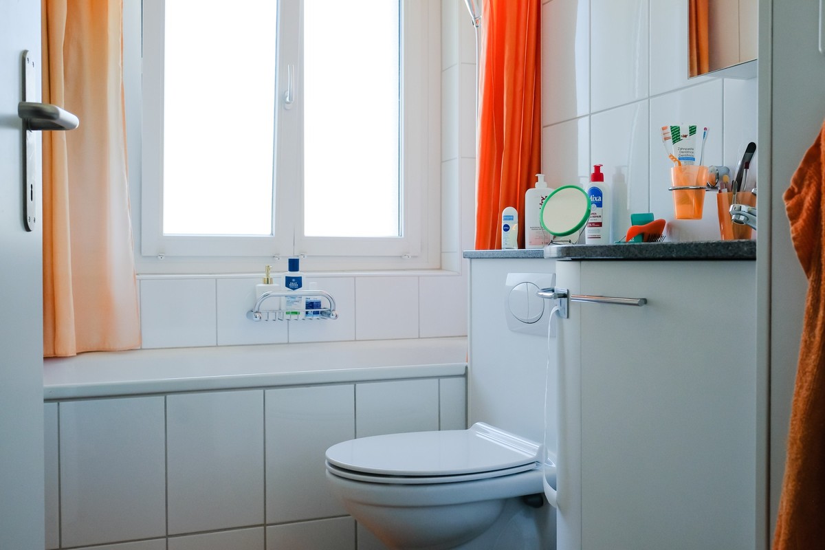 Gehört bald der Vergangenheit an: ein Badezimmer im Block, der bald abgerissen werden soll.