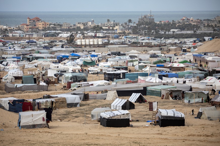 epa11070130 A general view shows tents set up by displaced Palestinians, who fled their houses due to Israeli strikes and took shelter near the border with Egypt, in Rafah in the southern Gaza Strip,  ...