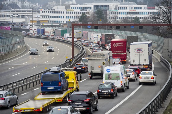 Fahrzeuge und Holzheizungen blasen Feinstaub in die Luft.