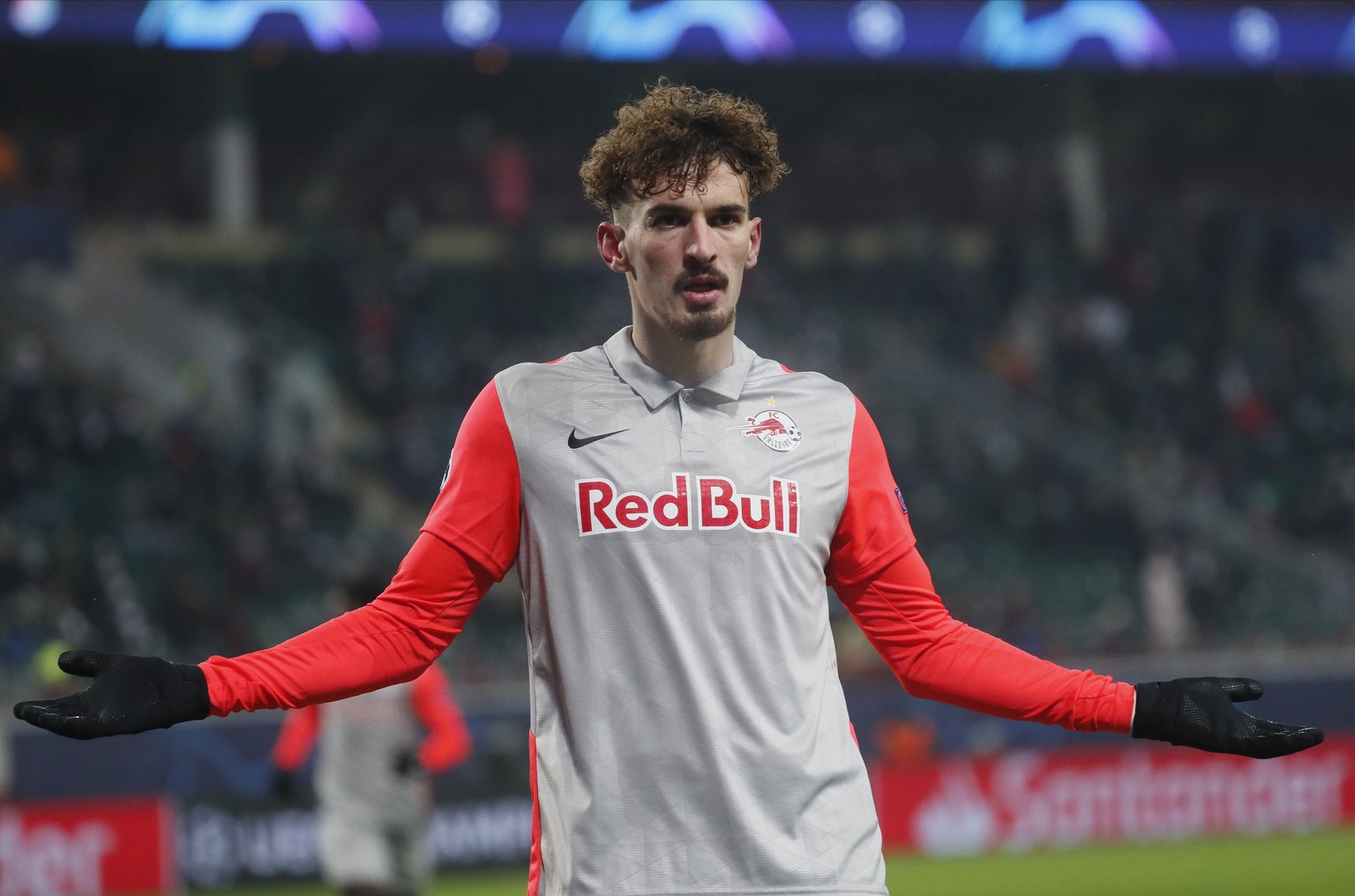 epa08855382 Salzburg&#039;s Mergim Berisha celebrates after scoring the 2-0 lead during the UEFA Champions League group A soccer match between Lokomotiv Moscow and FC Salzburg in Moscow, Russia, 01 De ...