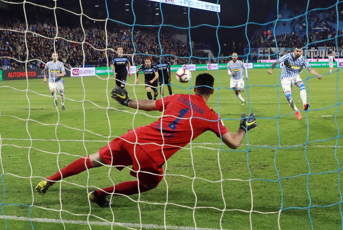 epa07483664 Spal's Andrea Petagna kicks the penalty and scores the goal (1-0) during the Italian Serie A soccer match Spal 2013 vs SS Lazio at Paolo Mazza Stadium in Ferrara, Italy, 03 April 2019 ...