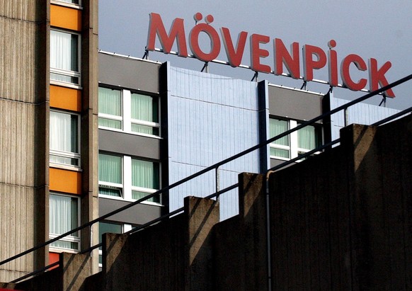 Das Logo von Moevenpick am Mittwoch, 10. Maerz 2004, an einer Hausfassade in Glattbrugg. Laut Communique wird der Moevenpick-Verwaltungsrat anlaesslich der Generalversammlung vom 15. April 2004 den Ak ...