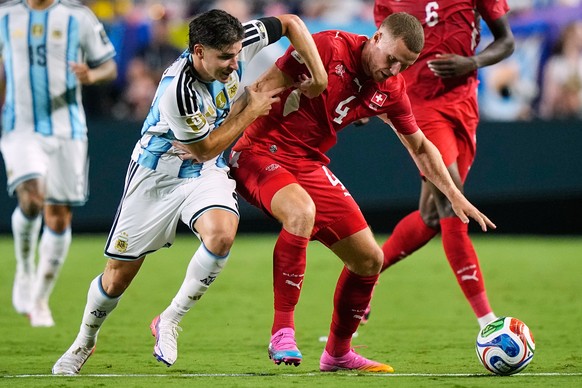 Argentina's Julian Alvarez, left, and Switzerland's Nico Elvedi (4) vie for the ball during the World Cup quarterfinal soccer match in Kansas City, Mo., Saturday, July 11, 2026. (AP Photo/Ch ...