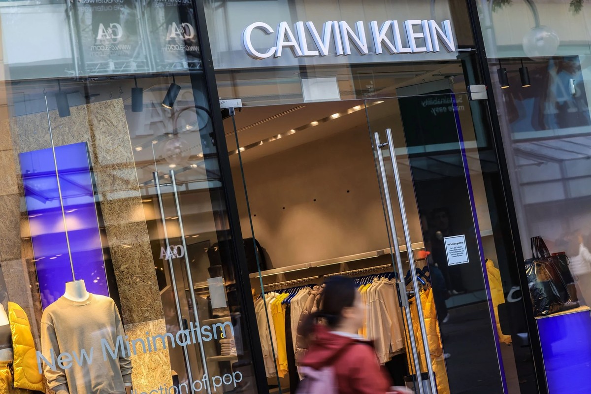 Calvin Klein ouvre sa première boutique permanente en Suisse.