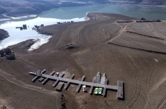 Der Sau-Stausee nahe Barcelona ist zu 95 Prozent ausgetrocknet.