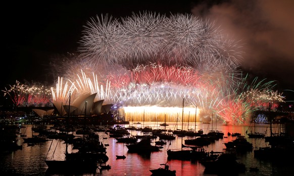 Fireworks explode over the Sydney Opera House and Harbour Bridge as Australia ushers in the New Year in Sydney, January 1, 2017.  REUTERS/Jason Reed