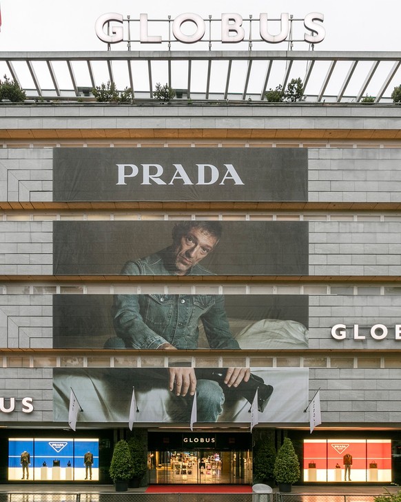 IMAGE DISTRIBUTED FOR MAGAZINE ZUM GLOBUS AG FOR EDITORIAL USE ONLY - Prada @ Globus Zuerich // Weiterer Text ueber ots und http://presseportal.ch/de/pm/100004627/100906138 (obs/Magazine zum Globus AG ...