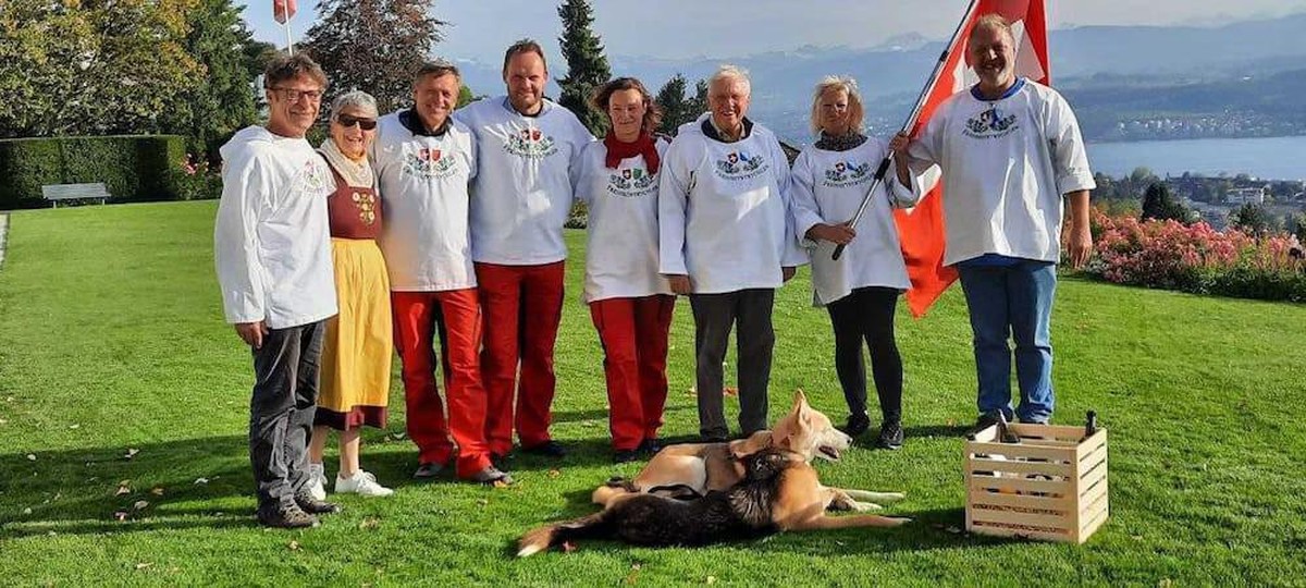 Christoph Blocher im Trychler-Shirt.