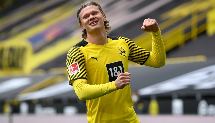 epa09219766 Erling Haaland of Borussia Dortmund celebrates after scoring their team&#039;s first goal during the German Bundesliga soccer match between Borussia Dortmund and Bayer 04 Leverkusen at Sig ...