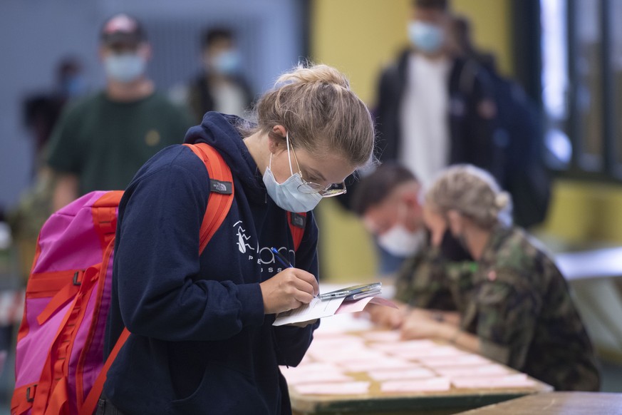 482 junge Rekruten ruecken in die Sommer-Rekrutenschule ein, am Montag, 29. Juni 2020, in Airolo. (KEYSTONE/Ti-Press/Pablo Gianinazzi)