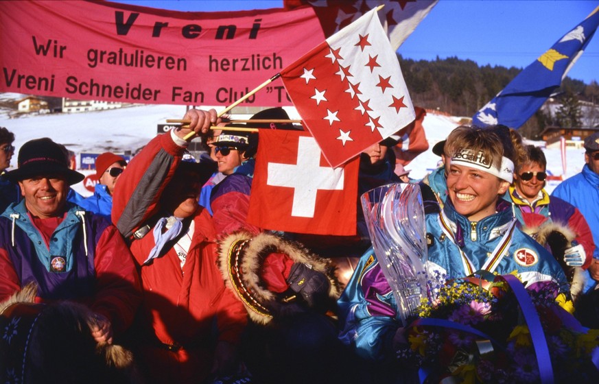 Ski WM 1991, Kombination Damen: Chantal BOURNISSEN (SUI) SKI ALPIN SAISON 90/91 WM 1991 Saalbach-Hinterglemm Kombination Damen 31.01.1991 Chantal BOURNISSEN (SUI) jubelt mit ihren Fans nach ihrem Welt ...