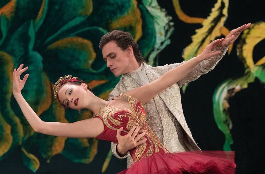 Sergei Polunin tanzt an der Seite von Jennifer Lawrence im Film Spionage-Thriller «Red Sparrow». Für kurze sechs Minuten ist Lawrence eine Primaballerina, die am berühmten Bolschoi-Theater in Moskau v ...