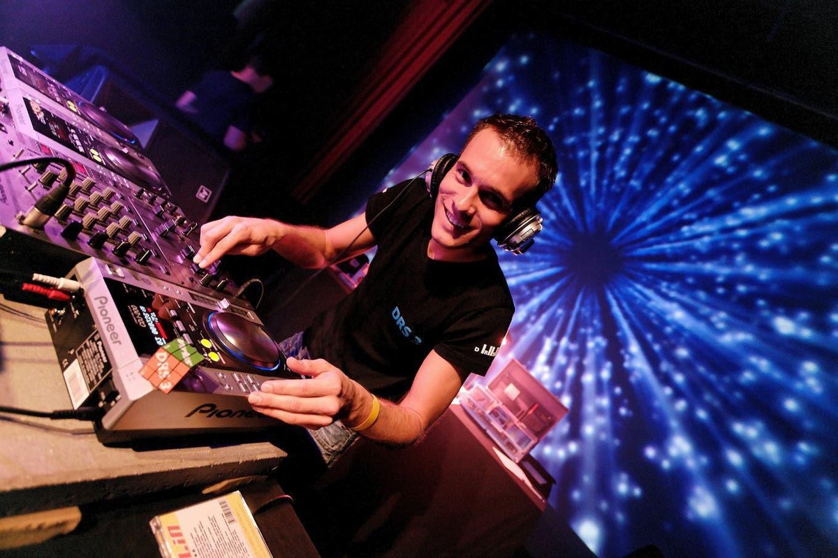 Patrick Hässig 2007 an der DRS-3-Hitparaden-Party in Zürich. Er war jahrelang als Radiomoderator tätig.