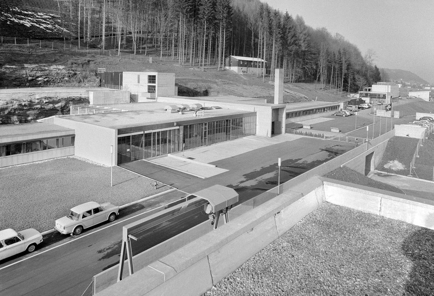 Übersicht über das unterirdische Versuchs-Atomkraftwerk bei Lucens, aufgenommen am 30. Januar 1968.