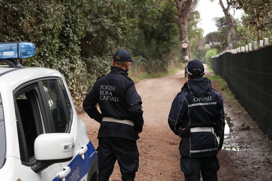 epa09572531 Rome&#039;s Local Police watch the area in which there is a poultry farm in which an outbreak of bird flu has been detected by the Local Health Agency of Rome, in Ostia, fraction of the Mu ...