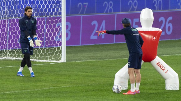 Switzerland&#039;s goalkeeper Yann Sommer, left, and goalkeeper coach Patrick Foletti, right, during a training session the day before the 2022 FIFA World Cup European Qualifying Group C soccer match  ...