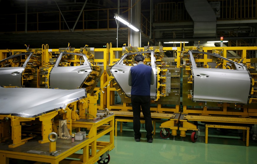 A worker works at a plant of Hyundai Motor in Asan, South Korea, January 27, 2016. REUTERS/Kim Hong-Ji/File Photo