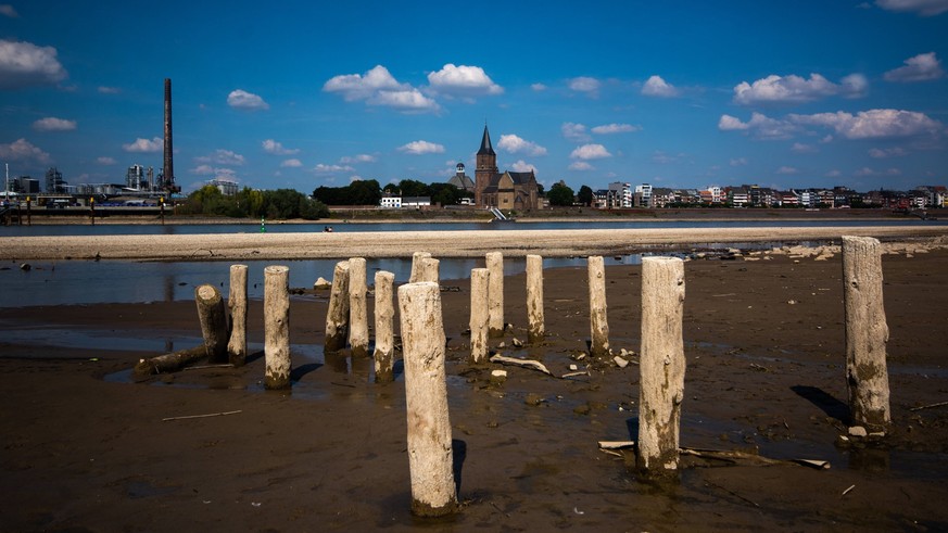 Low Water Levels Continues On The Rhine River In Emmerich Am Rhein dried up bank of Rhine river is seen in Emmerich am Rhein, Germany on August 14, 2022 as Emmerich am Rhein reaches the lowest zero ma ...