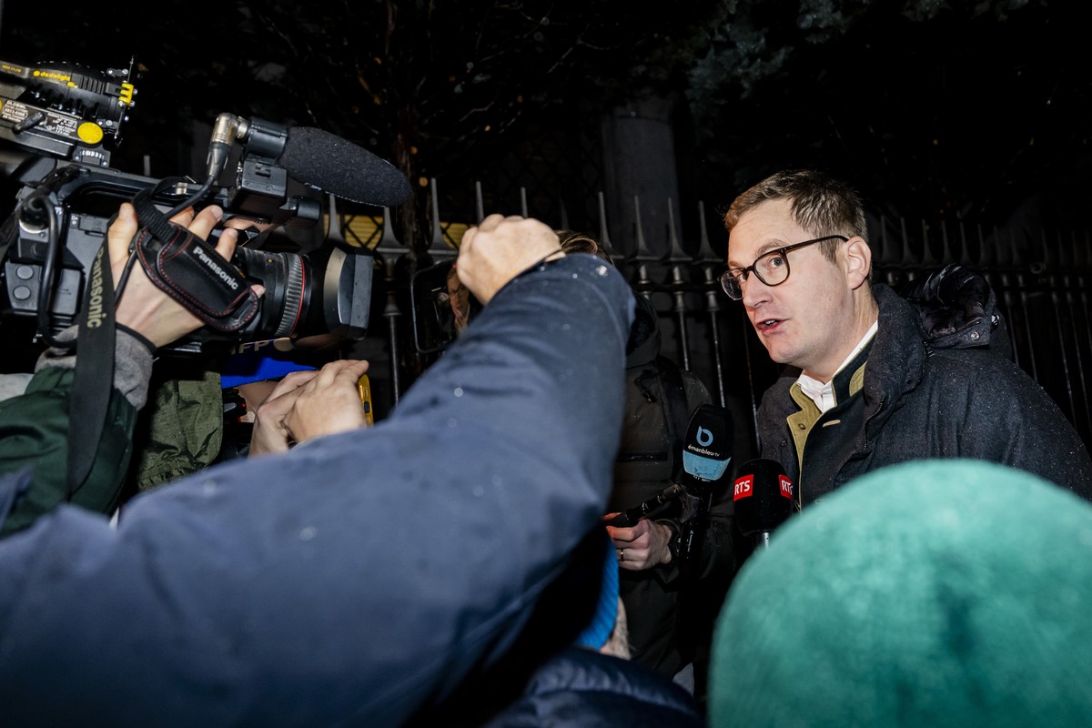 Lawyer Romain Jordan, speaks to journalists front of the Valais public prosecutor's office in Sion, Switzerland, Friday, January 9, 2026. 40 people mostly teenagers lost their lives and 116 were  ...