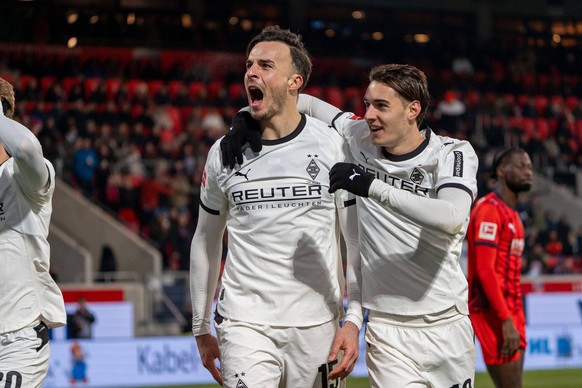 Jubel von Haris Tabakovic Borussia M�nchengladbach, 15 und Florian Neuhaus Borussia M�nchengladbach, 10 GER, 1. FC Heidenheim 1846 vs. Borussia M�nchengladbach, Fussball, 1. Bundesliga, 11. Spieltag,  ...