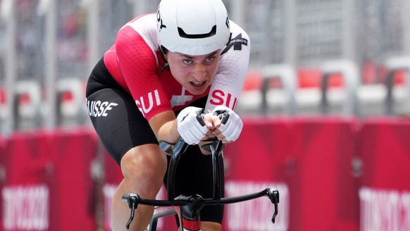 epa09372337 Marlen Reusser of Swizerland in action on her way winning silver in the Women&#039;s Road Cycling Time Trial at the Tokyo 2020 Olympic Games at the Fuji International Speedway in Oyama, Ja ...