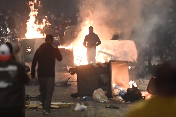 epaselect epa08769160 Hundreds of people clash against police during the protest over the curfew and the prospect of lockdown in Naples, Italy, 23 October 2020. The governor of Campania ordered from 2 ...