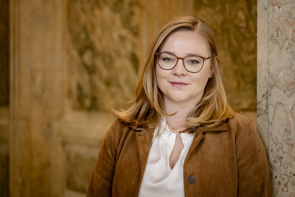La Conseillere d'Etat vaudoise Valerie Dittli, pose dans les couloirs de son Departement le mercredi 13 mai 2026 a Lausanne. (KEYSTONE/Jean-Christophe Bott)