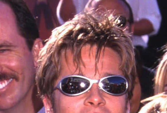 Sept. 12, 1999 - 51ST ANNUAL EMMY AWARDS, .SHRINE AUDITORIUM,LOS ANGELES, CA 9/12/99.BRAD PITT AND JENNIFER ANISTON Hollywood USA - ZUMAg49_ 19990912_pj1_g107_420 Copyright: xNinaxPrommerx