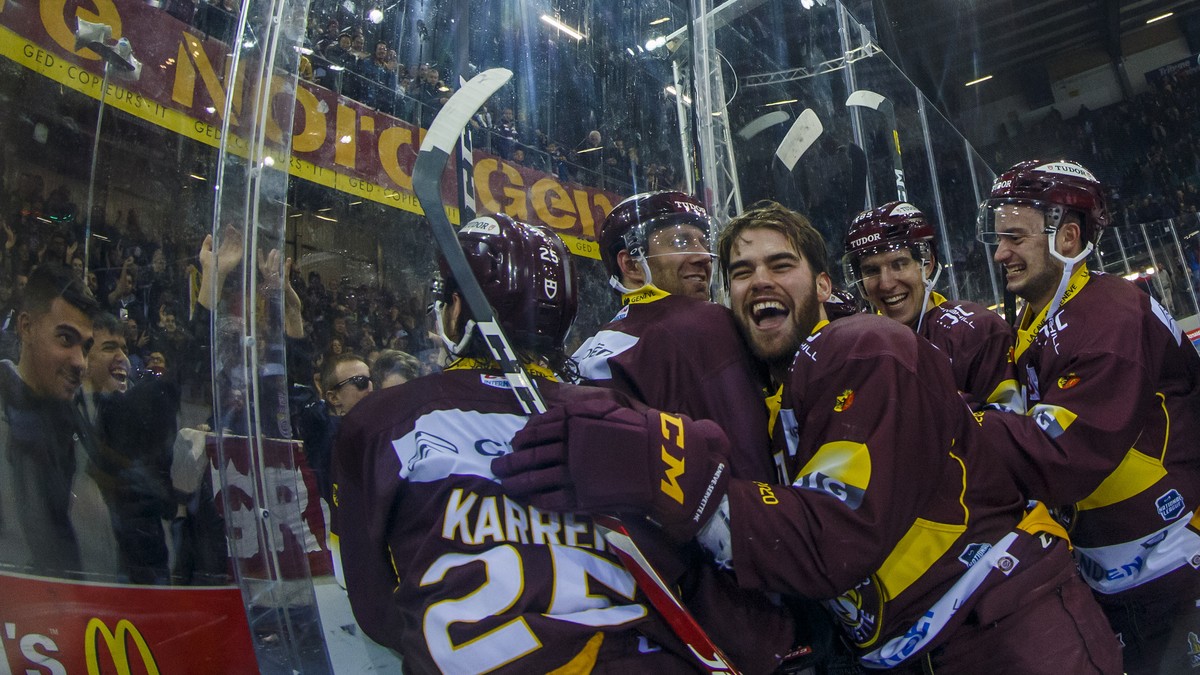 Geneve-Servette's players celebrate after winning against Ambri-Piotta, during a National League regular season game of the Swiss Championship between Geneve-Servette HC and HC Ambri-Piotta, at t ...