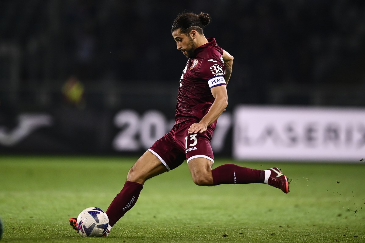 Torino's Ricardo Rodriguez in action during the Serie A soccer match between Torino and Juventus at Stadio Olimpico Grande Torino in Turin, Italy, Saturday Oct. 15, 2022. (Fabio Ferrari/LaPresse  ...
