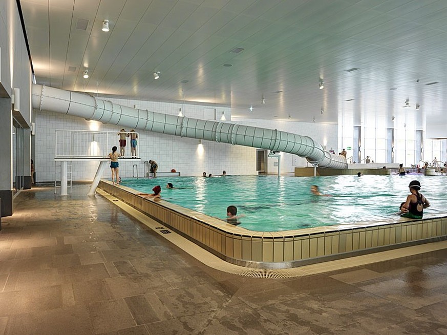 Hallenbad mit Rutschbahnen Rauszeit Rutschen Schweiz Uster