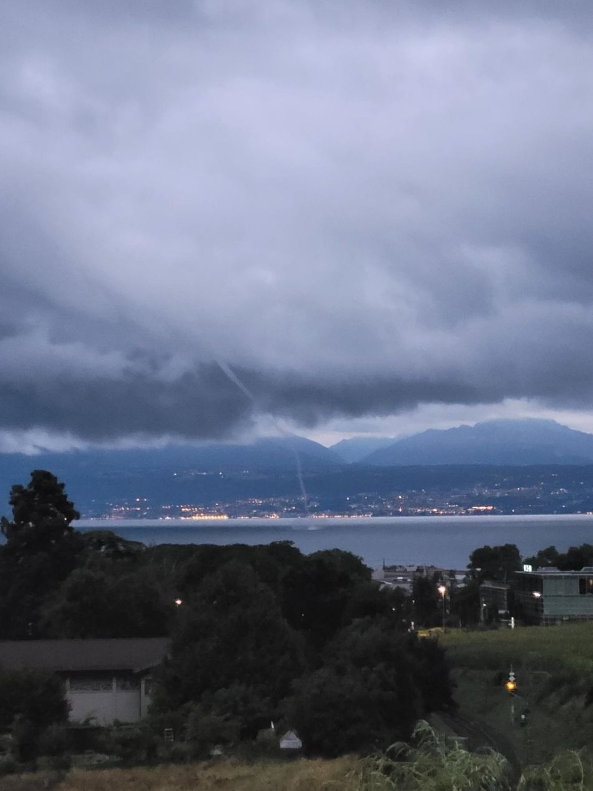 Trombe d'eau près de Saint-Prex (VD), le 18 août 2024.