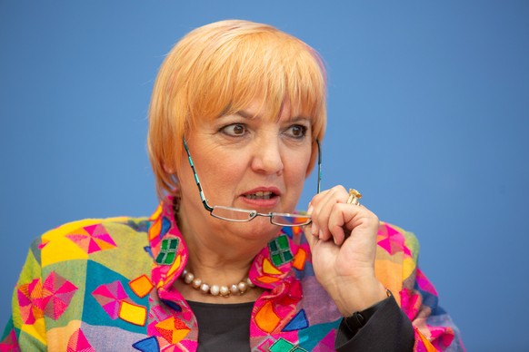 epa07382388 Vice-president the German parliament the Bundestag Claudia Roth of the German Green party, attend a press conference addressing the issue of Pension equality for Jewish immigrants of the f ...
