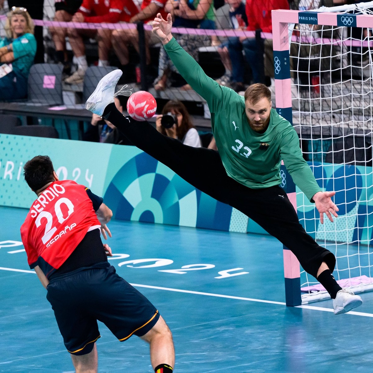 Sport Bilder des Tages Paris, Frankreich: Handball Olympia Herren - Halbfinale - Deutschland - Spanien Torhueter Andreas Wolff Deutschland h