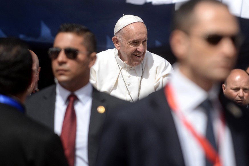 epa05934937 Pope Francis arrives to lead a mass at the Air Defense Stadium in Cairo, Egypt, 29 April 2017. Pope Francis is leading a mass in the Air defense stadium attended by 30 thousand people nort ...