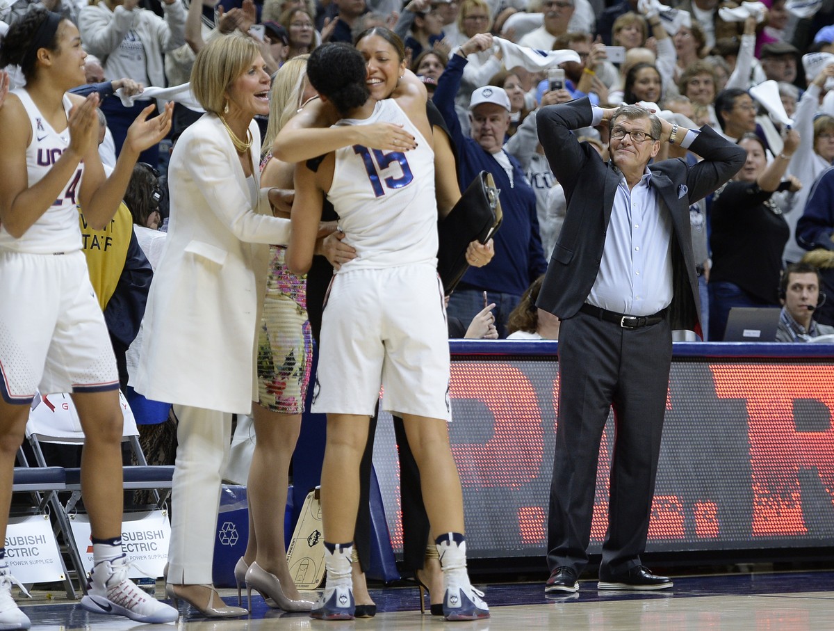 Connecticut head coach Geno Auriemma, right, reacts as Connecticut's Gabby Williams (15) is congratulated by associated head coach Chris Dailey and embraced by assistant coach Marisa Moseley at t ...