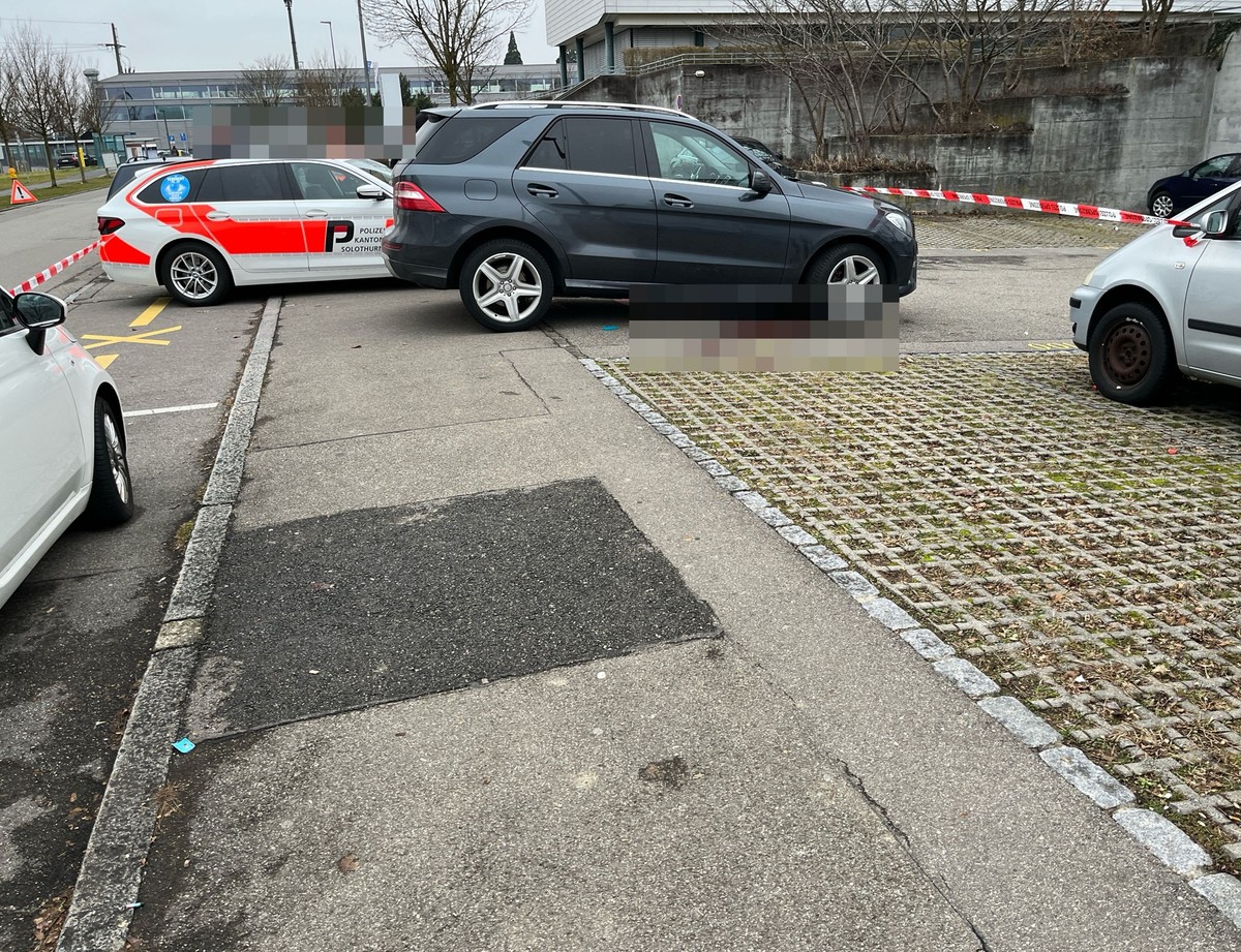 Kind wird bei Kollision mit Auto schwer verletzt – mit Rettungshelikopter in ein Spital geflogen