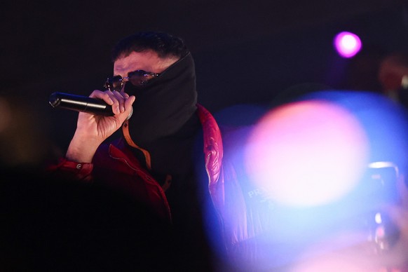 16.11.2025, Hessen, Gie�en: Der Rapper Haftbefehl tritt im La Louve in Gie�en auf. Foto: Hannes P. Albert/dpa +++ dpa-Bildfunk +++ (KEYSTONE/DPA/Hannes P. Albert)