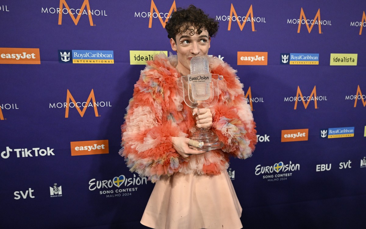 epa11334298 Nemo representing Switzerland with the song 'The Code' poses in the press room after winning the 68th edition of the Eurovision Song Contest (ESC) at the Malmo Arena, in Malmo, S ...