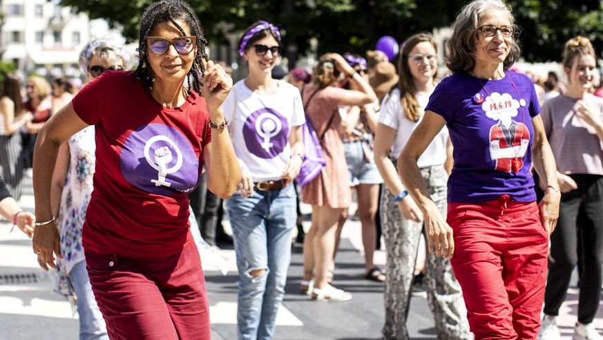 Frauen streiken am nationalen Frauenstreik am Freitag, 14. Juni 2019, in Luzern. Am heutigen Freitag findet in der Schweiz der Frauenstreik statt. Der Kampftag fr die Gleichstellung der Geschlechter  ...