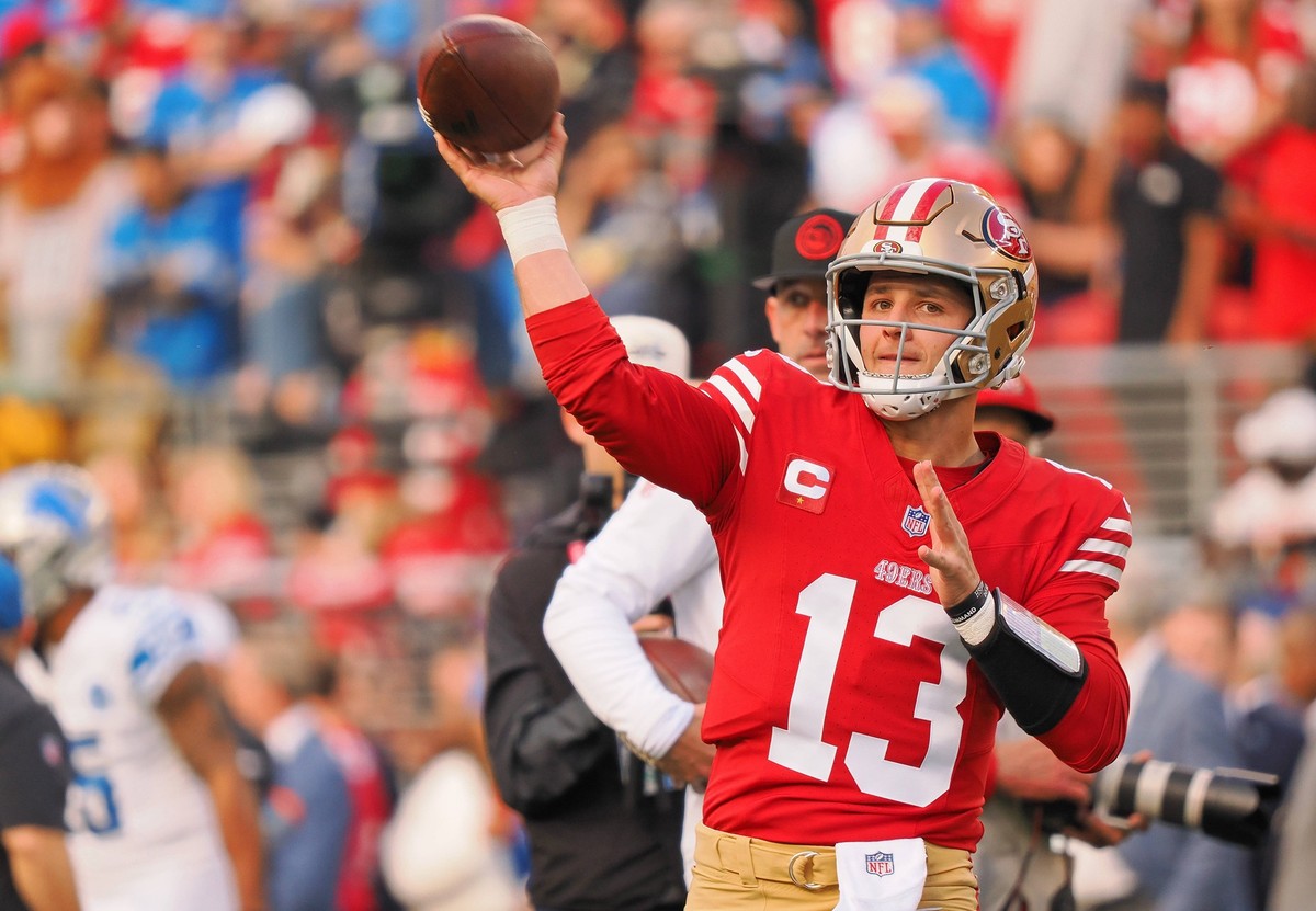 NFL, American Football Herren, USA NFC Championship-Detroit Lions at San Francisco 49ers Jan 28, 2024 Santa Clara, California, USA San Francisco 49ers quarterback Brock Purdy 13 warms up before the NF ...