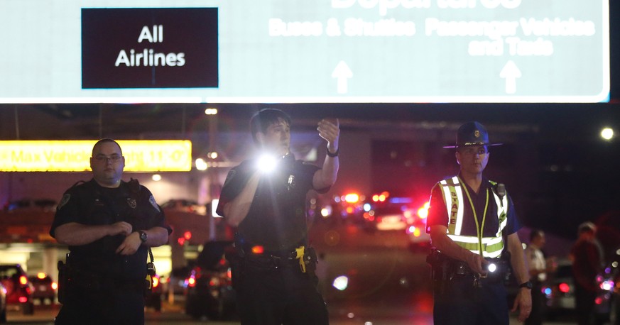 Am Flughafen von New Orleans kam es zu einer Attacke auf mehrere Zollbeamte.