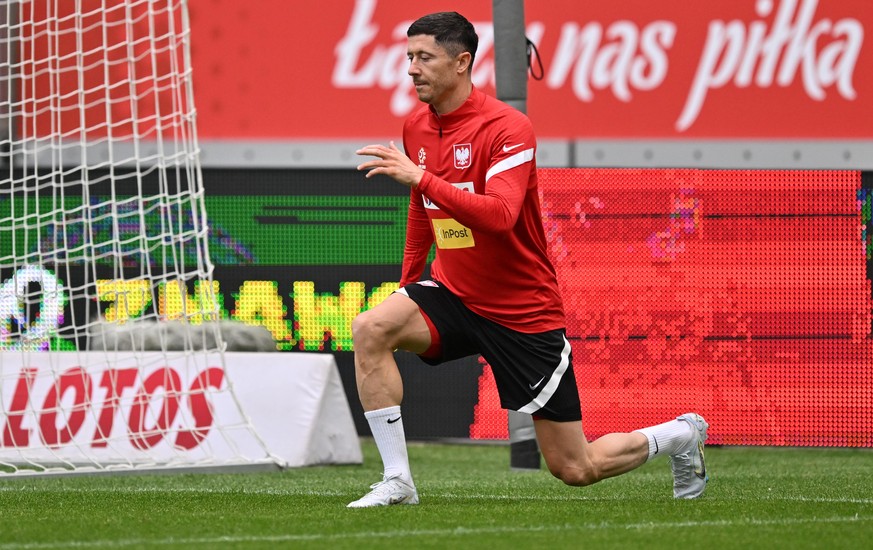 epa09988282 Polish national soccer team player Robert Lewandowski attends a training session in Wroclaw, Poland, 31 May 2022. Poland will face Wales in their UEFA Nations League soccer match on 01 Jun ...