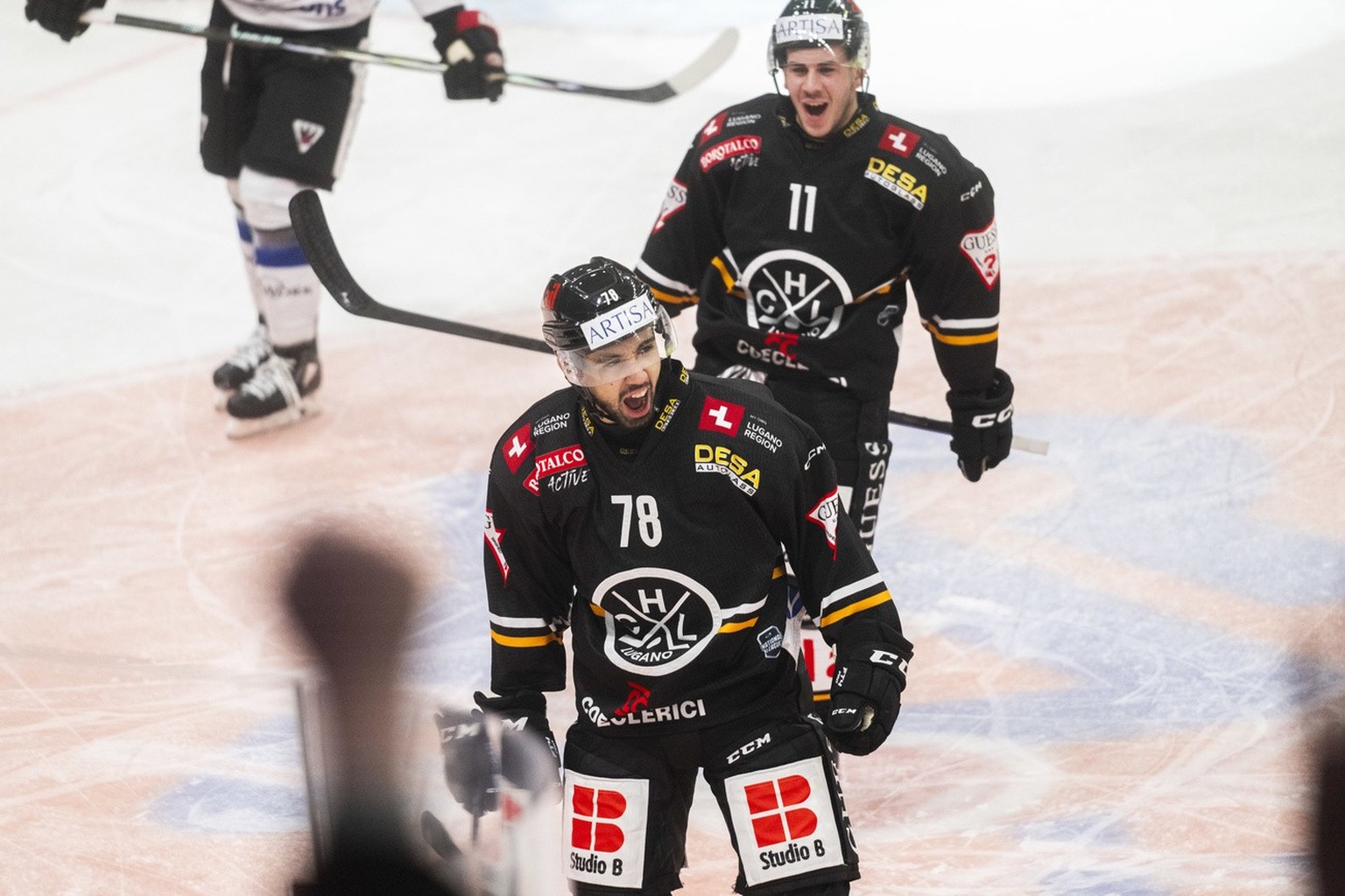 Lugano?s player Stephane Patry, front, celebrates the 3-1 goal with Marco Zanetti, rear, during game 6 of the National League quarterfinal playoff game between HC Lugano and HC Fribourg-Gotteron at th ...