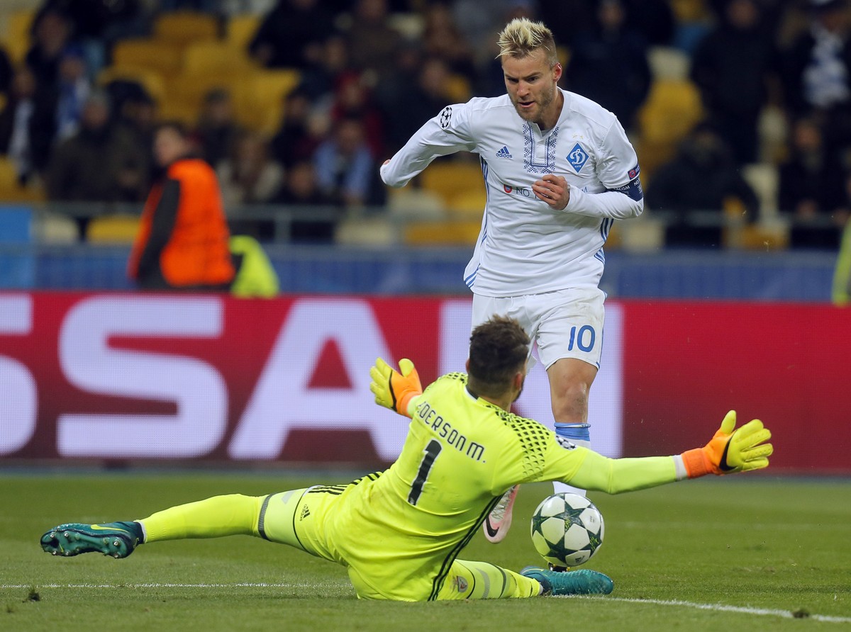 Benfica goalkeeper Ederson makes a save in front of Kiev's Andriy Yarmolenko during the Champions League Group B soccer match between Dynamo Kiev and Benfica at the Olympiyskiy stadium in Kiev, U ...